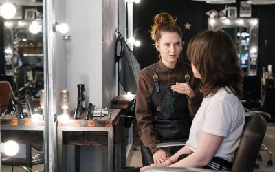 Hue – How Successful People Make the Most of Their Girl Makeup Artist